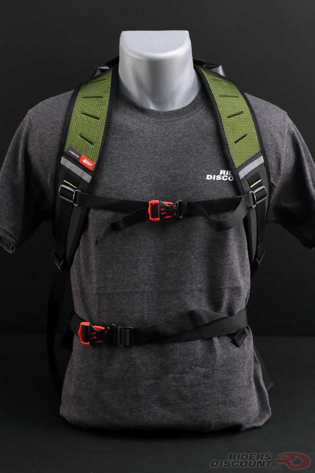 givi_gravel_t_25_liter_backpack_straps.j