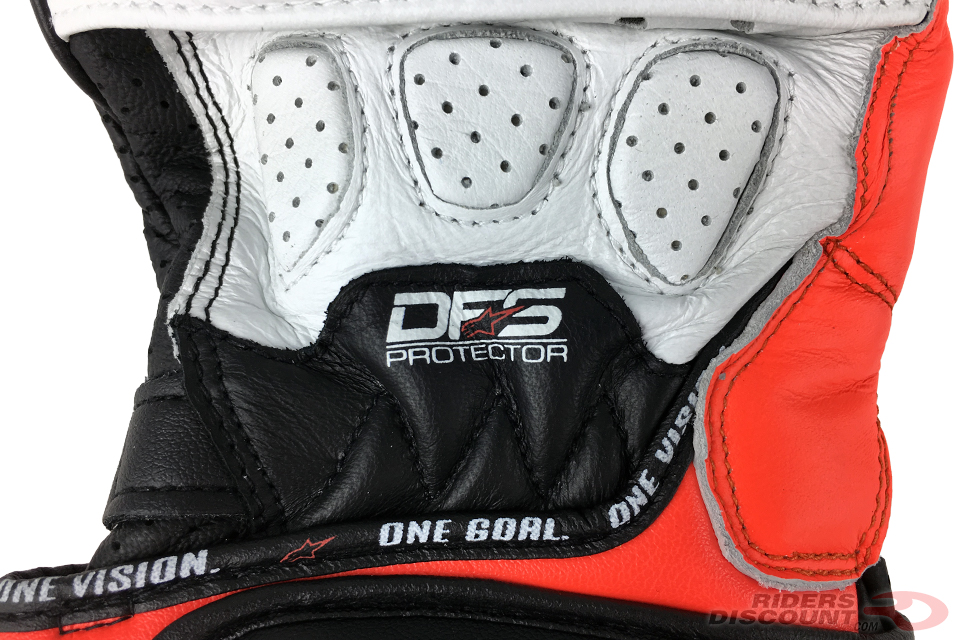 gp_plus_race_gloves_middle_detail.jpg