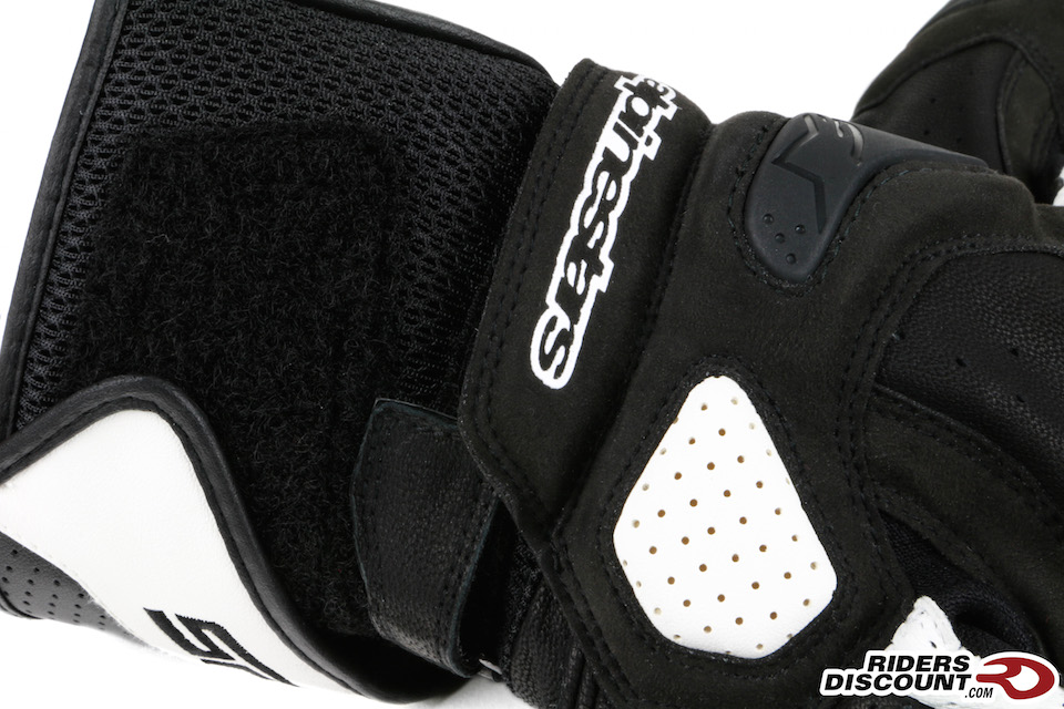 alpinestars_spair_gloves_gauntlet_detail