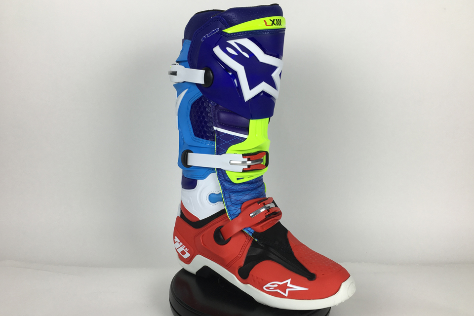 alpinestars_venom_tech_10_front_side.jpg