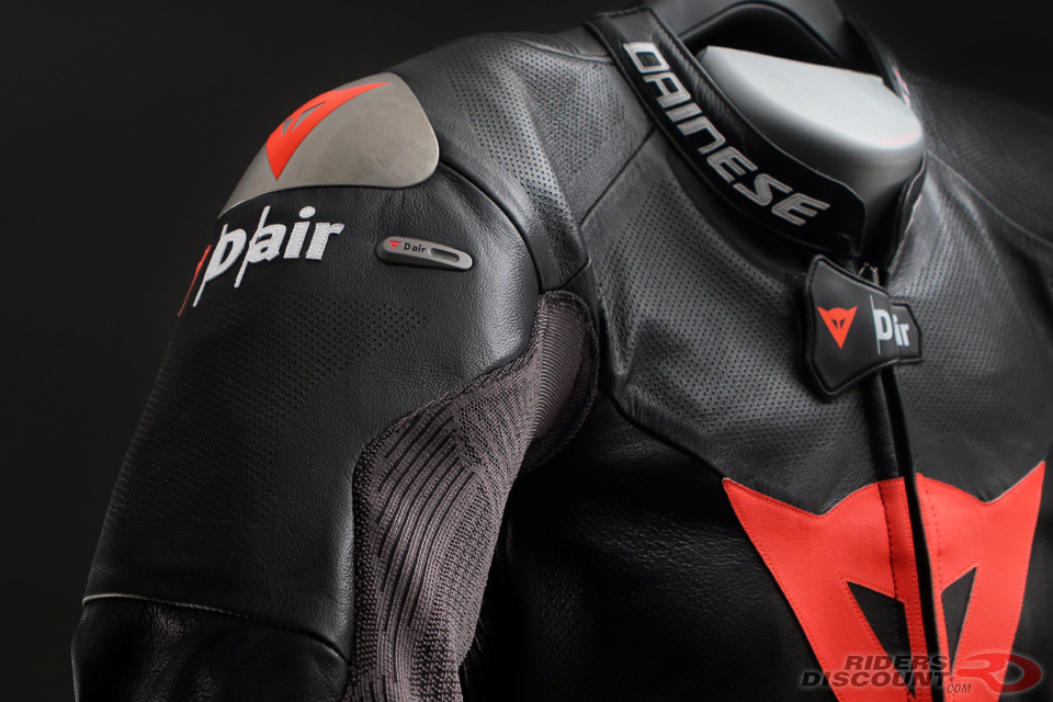 dainese_mugello_r_d_air_suit_shoulder_de