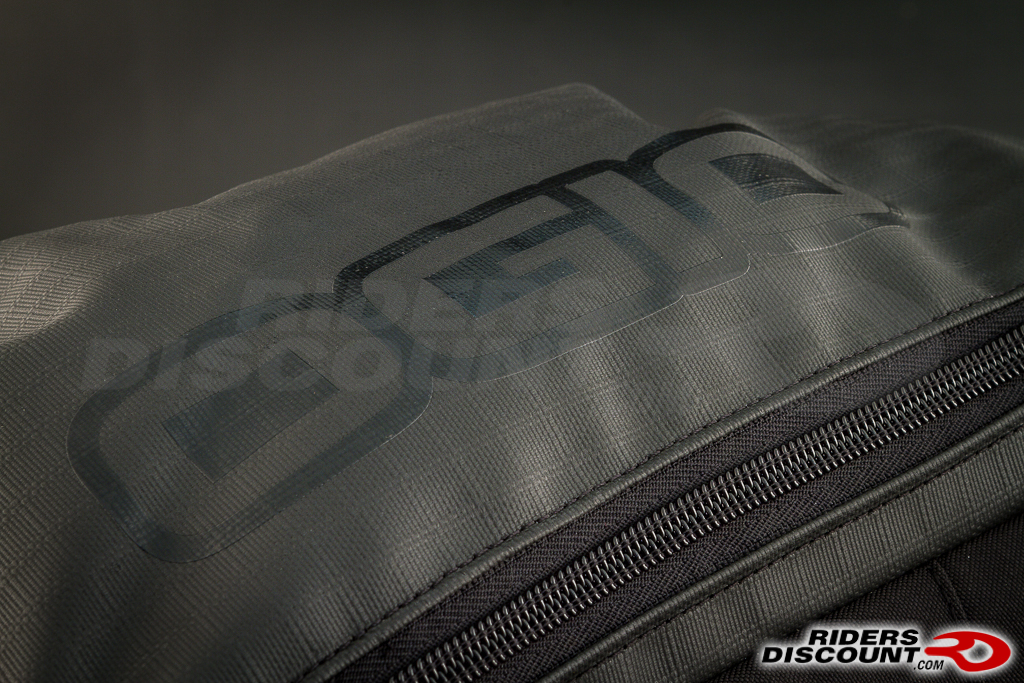 ogio_luggage_throttle_backpack_7.jpg
